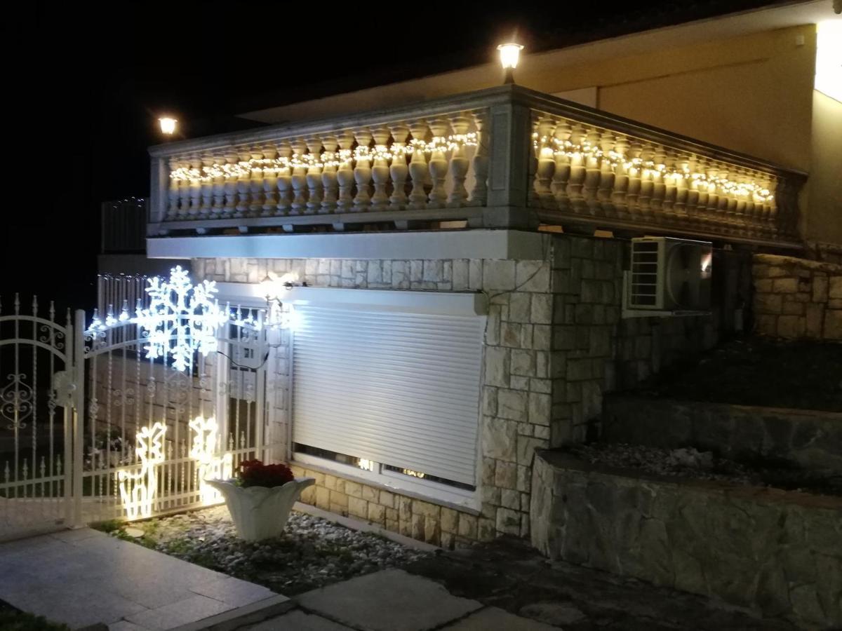 Guest House Vila Luka Portorose Esterno foto