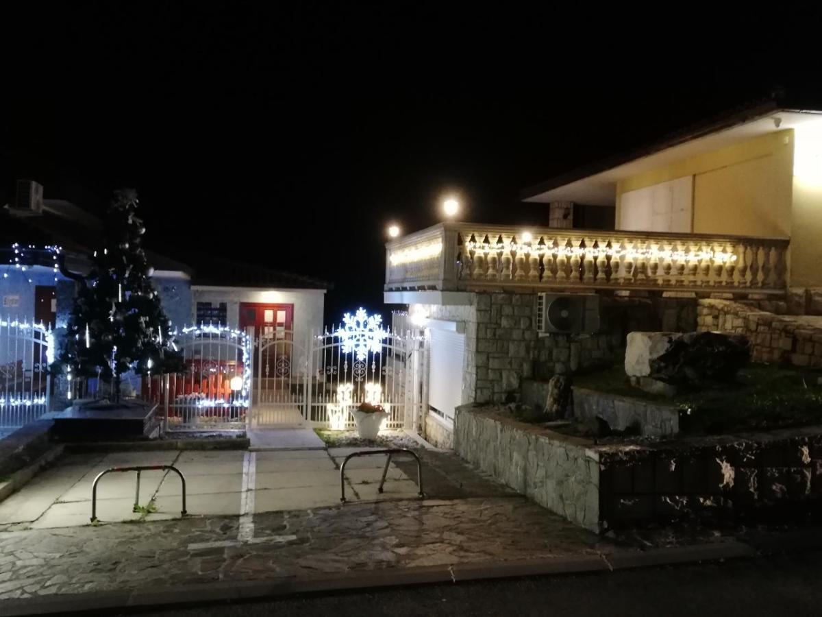 Guest House Vila Luka Portorose Esterno foto