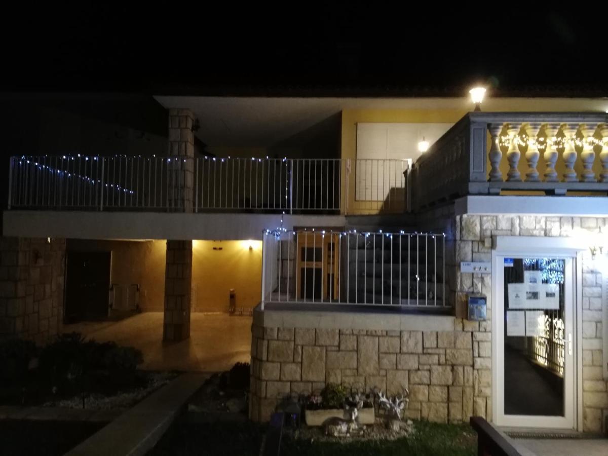 Guest House Vila Luka Portorose Esterno foto