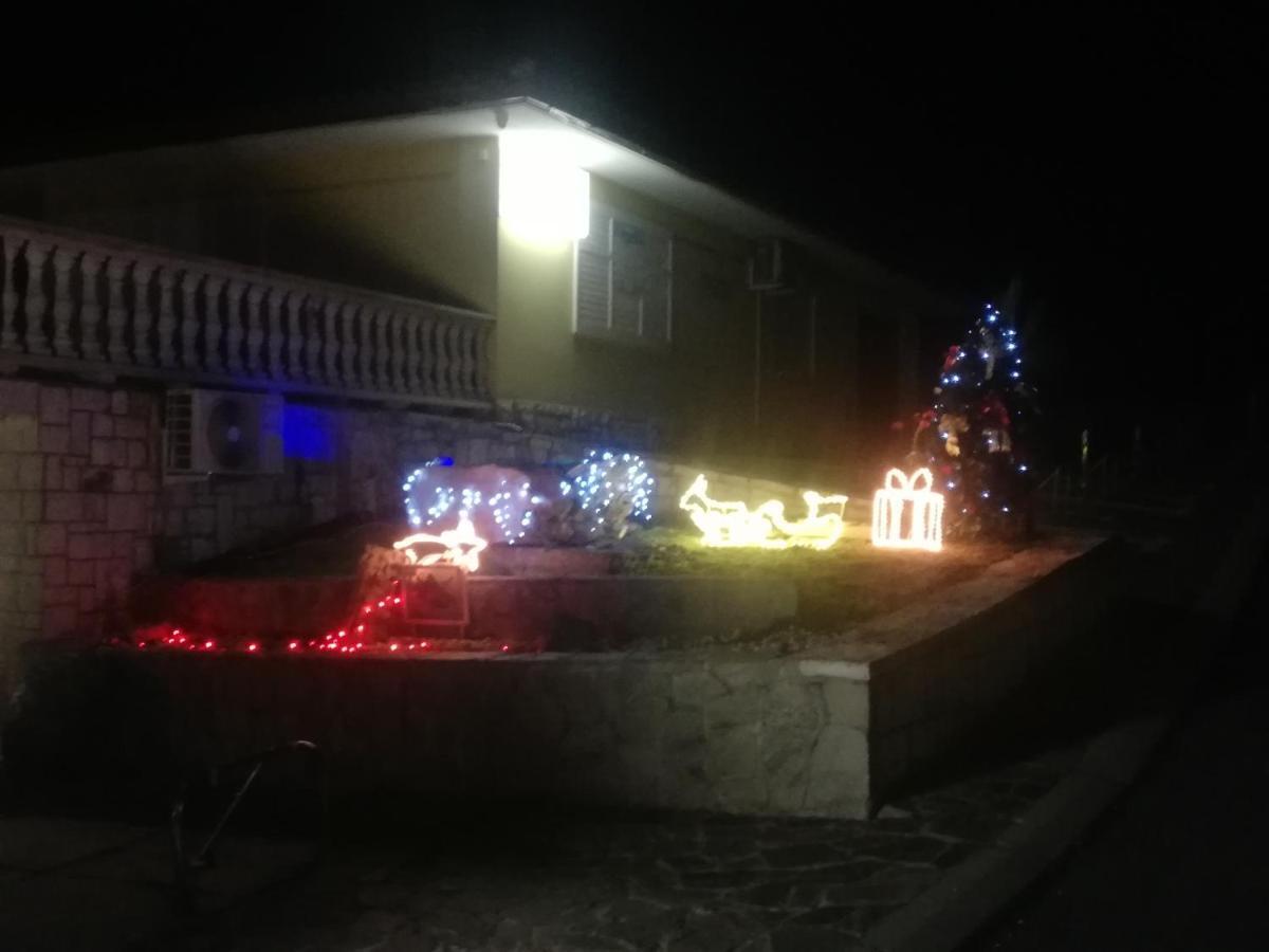 Guest House Vila Luka Portorose Esterno foto